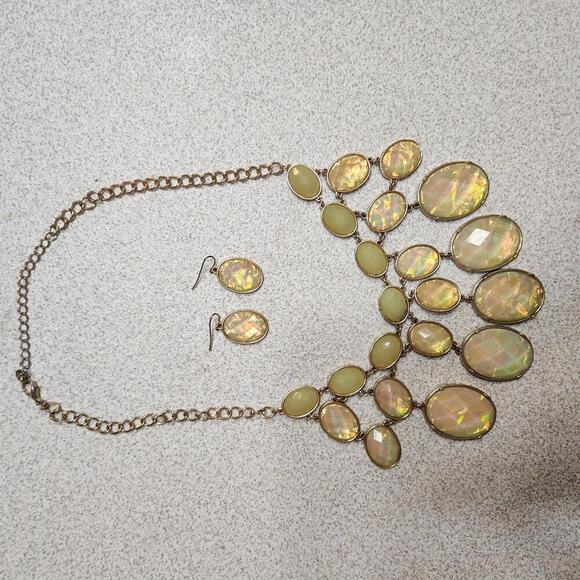 Charming Charlie Iridescent Oval Stone Necklace with Matching Earrings - Picture 1 of 7